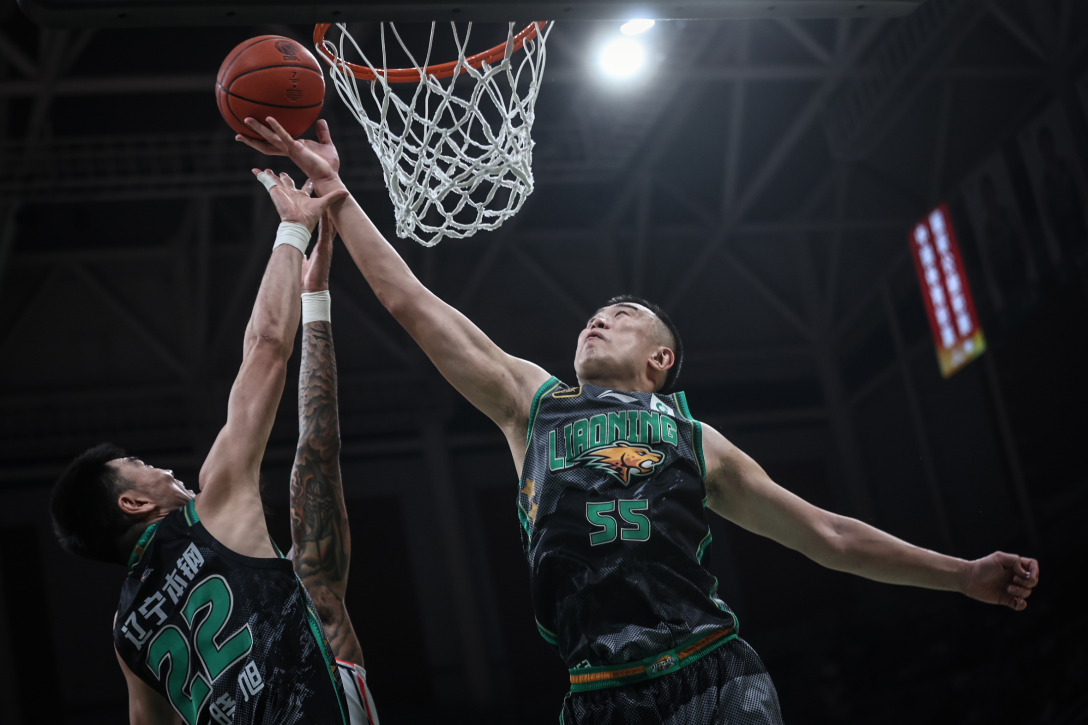 九游体育赛事直播德甲转会期再迎强敌；新奥尔良鹈鹕更衣室发声；主帅态度：底气十足；身体对抗强度拉满的简单介绍