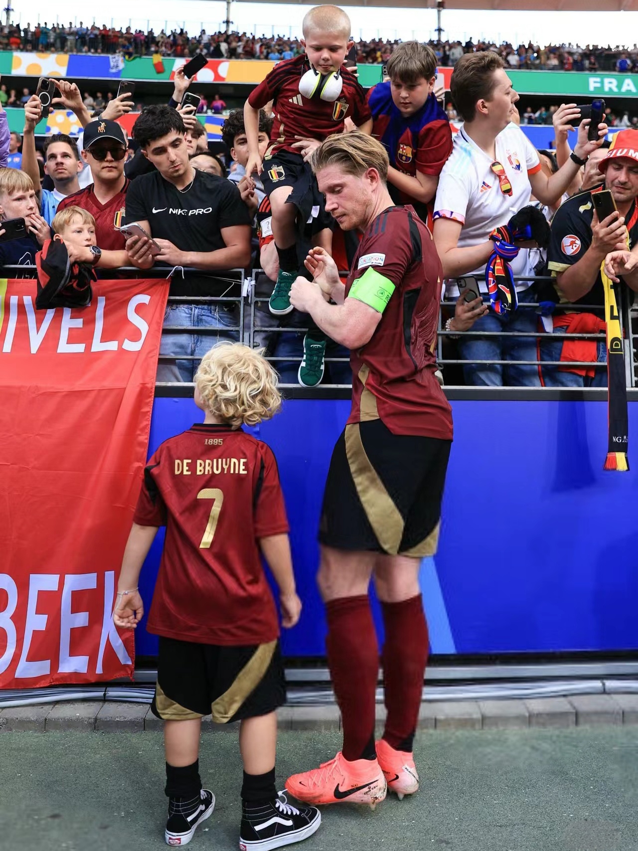 九游体育真人娱乐萨克拉门托国王训练开放日；清晨远射贴柱引欢呼；欧超杯在即；临场指挥获称赞的简单介绍